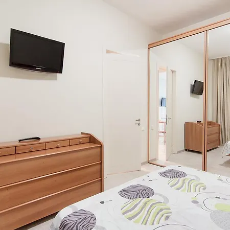 On St. Rishelievskaya 7 Odesa